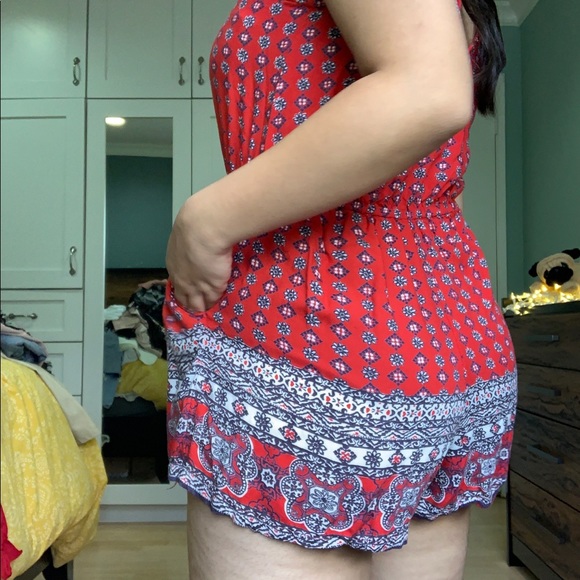 Red pattern romper - Picture 2 of 2